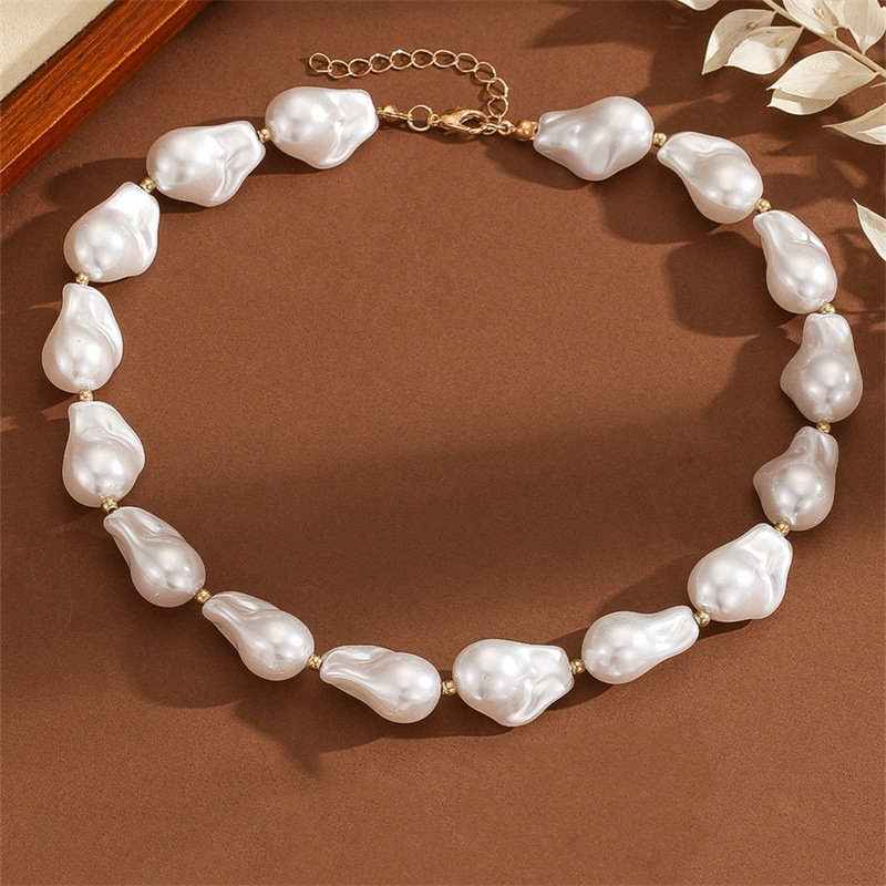 Baroque Minimalist Collarbone Chain - Image 6