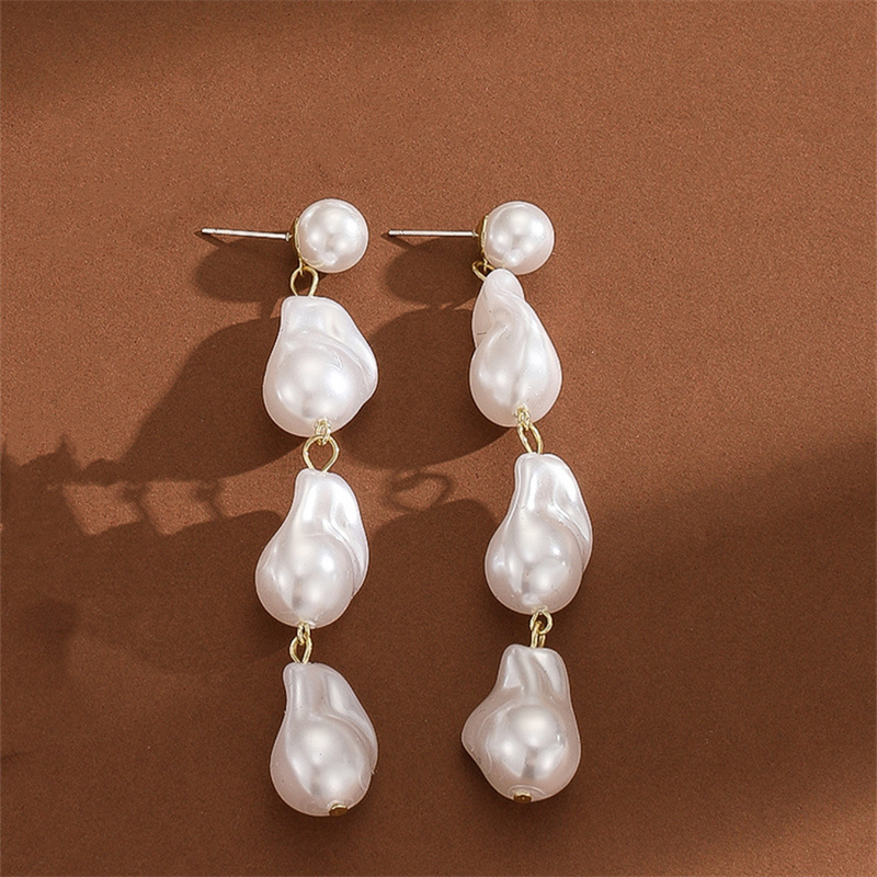 Baroque Minimalist Collarbone Chain - Image 3