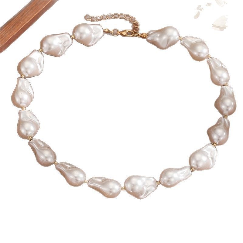 Baroque Minimalist Collarbone Chain - Image 5