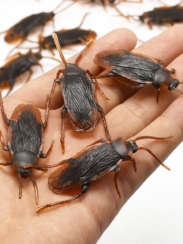 Halloween Realistic Cockroach Prank Toys