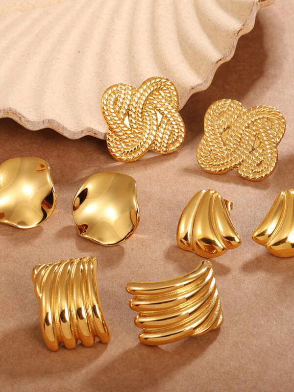 Four-Leaf Clover 3D Texture Stud Earrings