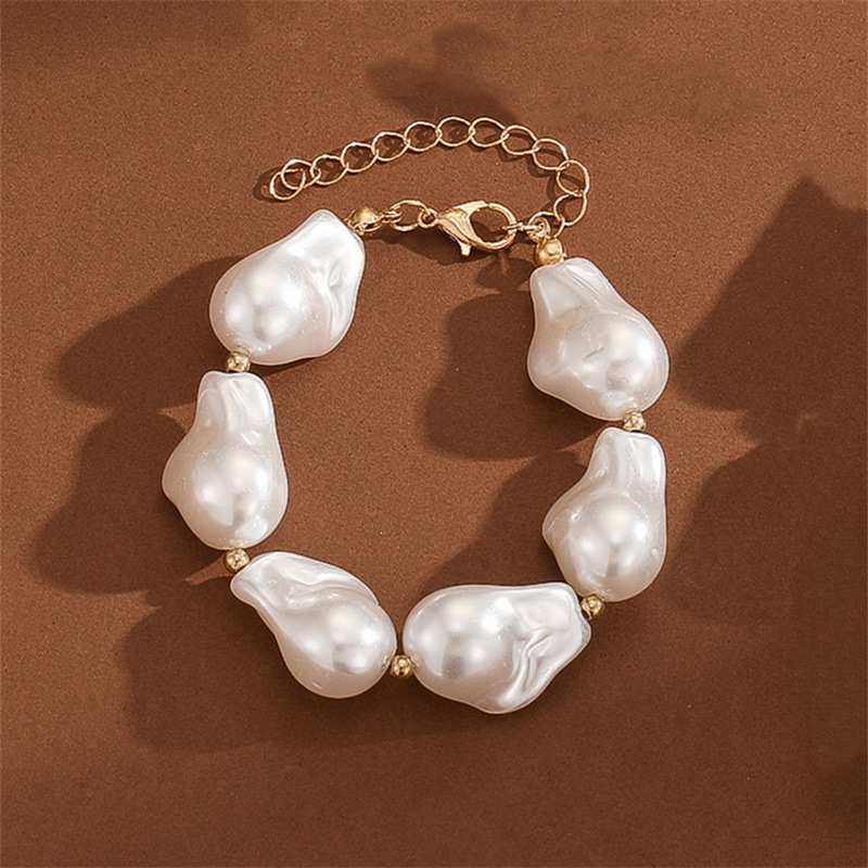 Baroque Minimalist Collarbone Chain - Image 4